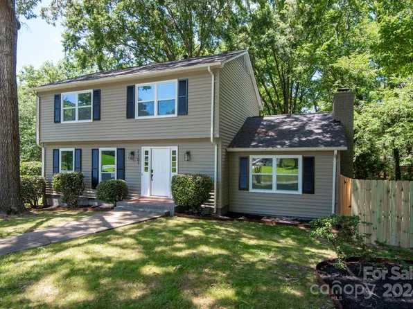 2201 Knickerbocker Dr, Charlotte, NC 28212