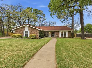 209 Valleyview Ct, Azle, TX 76020