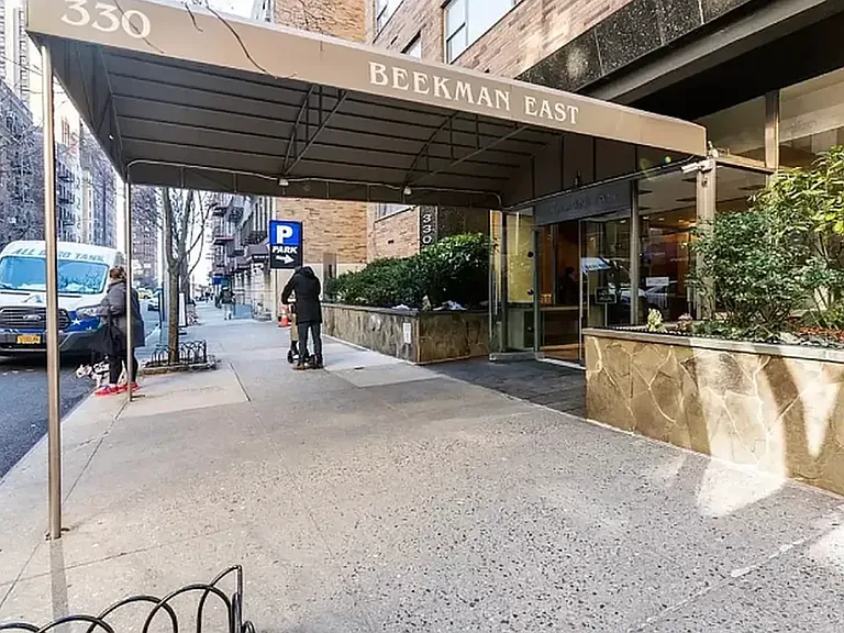330 E 49th St #12A — Photo 17