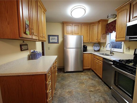 4th image of 9 Cedarhurst Dr