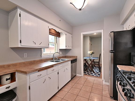 4th image of 2107 Crestview Ct