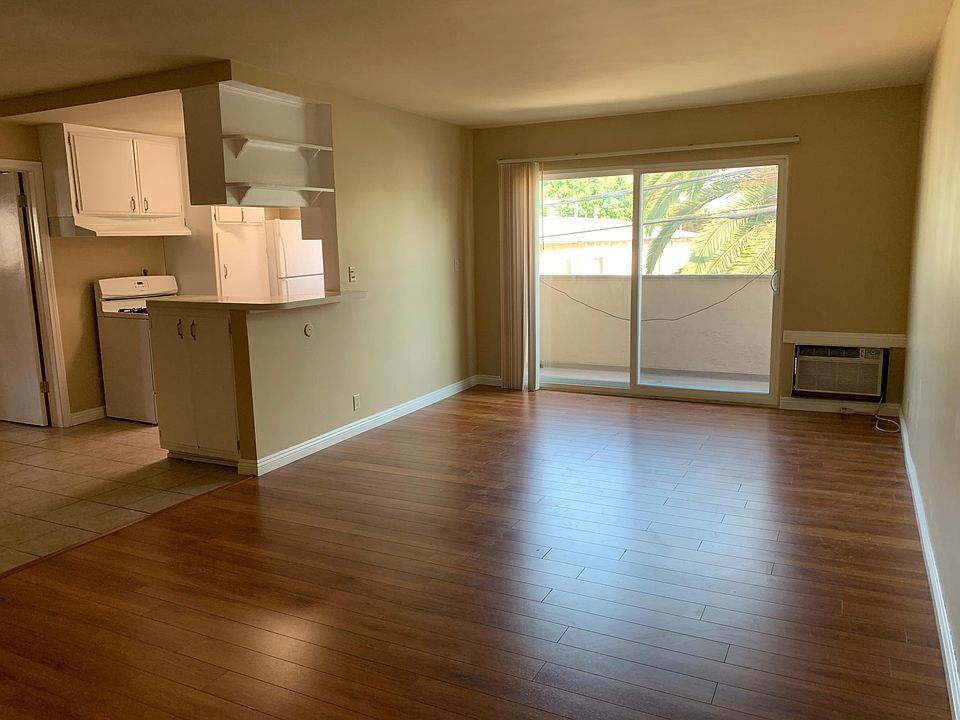 1st image of 6121 Saturn St #305