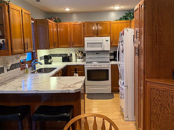 Dining/kitchen