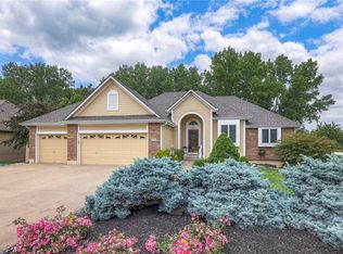 510 Oak Dr, Raymore, MO 64083
