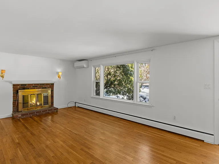 351 Swift Ave — Photo 6