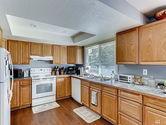 4th image of 4716-4722 72nd St E