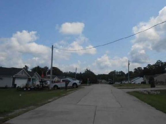 Exterior Neighborhood (street photo)