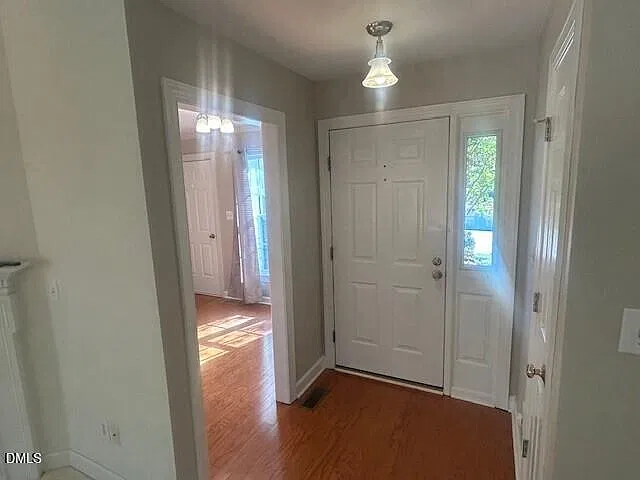 3 bed, 2.0 bath, 1367 sqft, $1,945 — Photo 3
