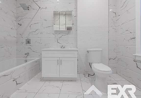 5th image of 928 Hancock St #33