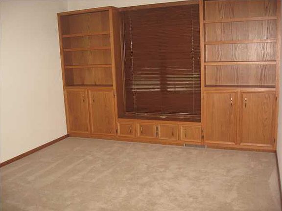 5th image of 1041 Fairway Dr APT 7