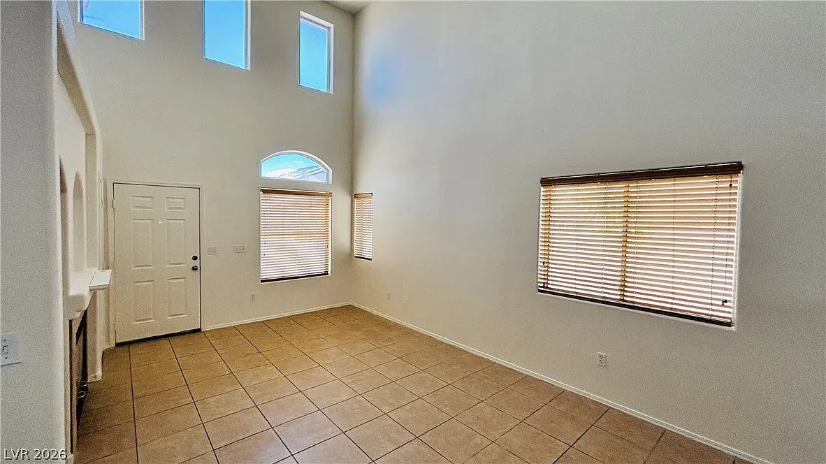 3 bed, 2.5 bath, 1650 sqft, $1,899 — Photo 3