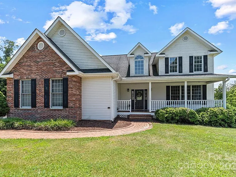 113 Caldonia Dr — Photo 2