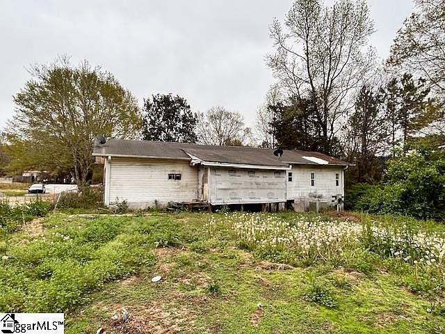 2nd image of 314 Tall Pines Rd