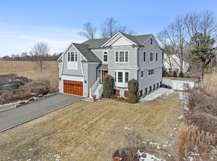 160 Old Dam Rd, Fairfield, CT 06824