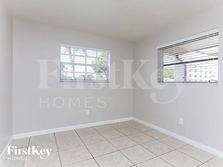 2230 NW 42nd Ave — Photo 12