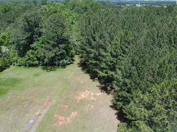 821 E Greenwood St, Abbeville, SC 29620