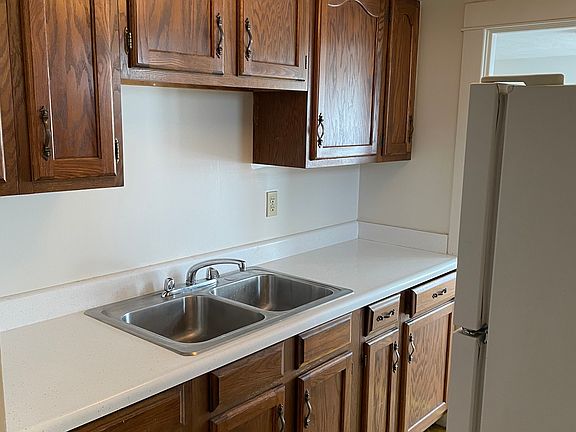 5th image of 821 Goodhue Blvd APT 9