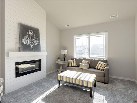 4th image of 408 W Centennial Dr