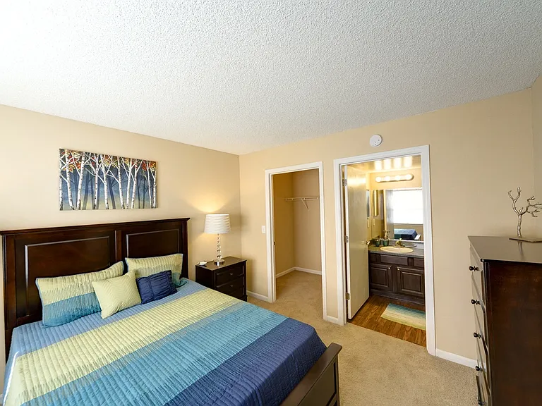 Holly Cove Apartments — Photo 18