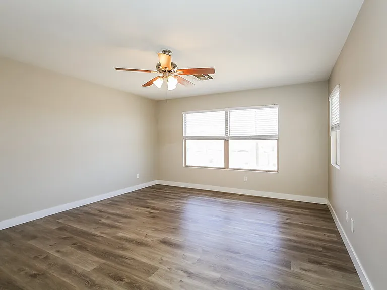 1218 Cobble Lake Ave — Photo 9