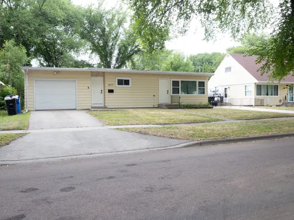 1017 18th St S, Fargo, ND 58103