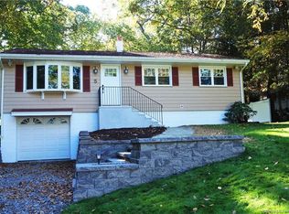5 Sycamore Rd, Niantic, CT 06357
