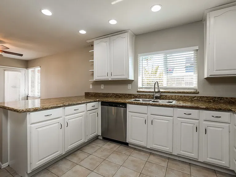 7026 S 41st Pl — Photo 9