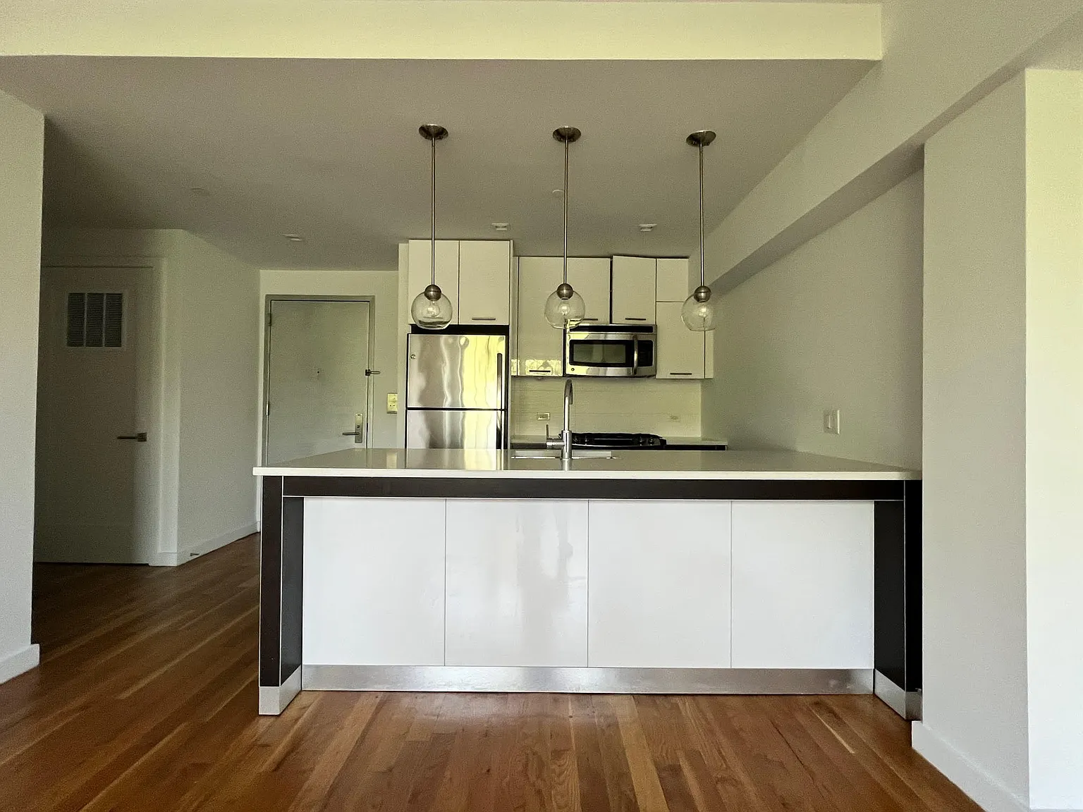 123 Parkside Avenue — Photo 3