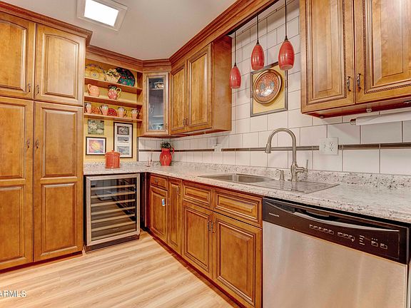3rd image of 10746 W CANTERBURY Drive