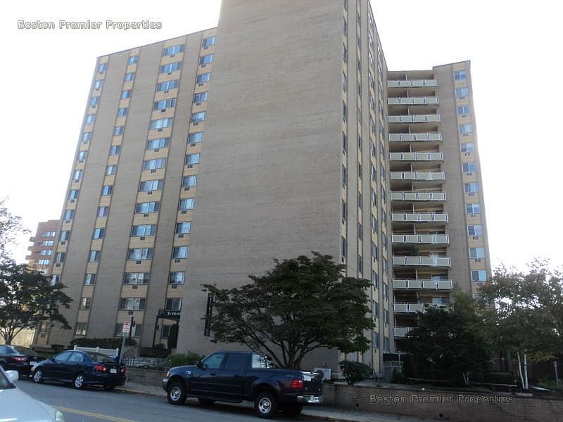 1st image of 1025 Hancock St APT 10L