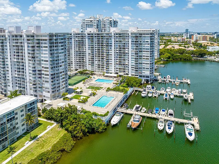 18071 Biscayne Blvd #603 — Photo 45