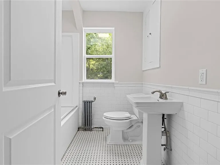 2915 Post Rd #1 — Photo 30