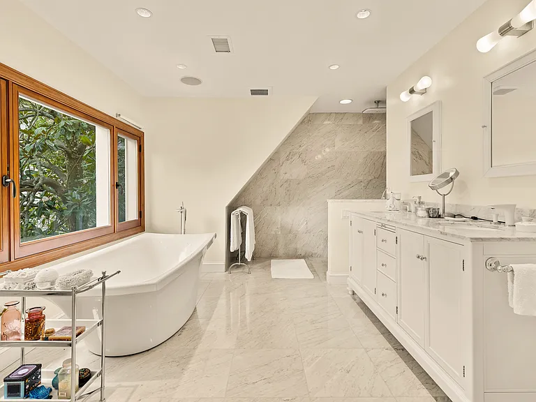 3111 Chain Bridge Rd NW — Photo 35