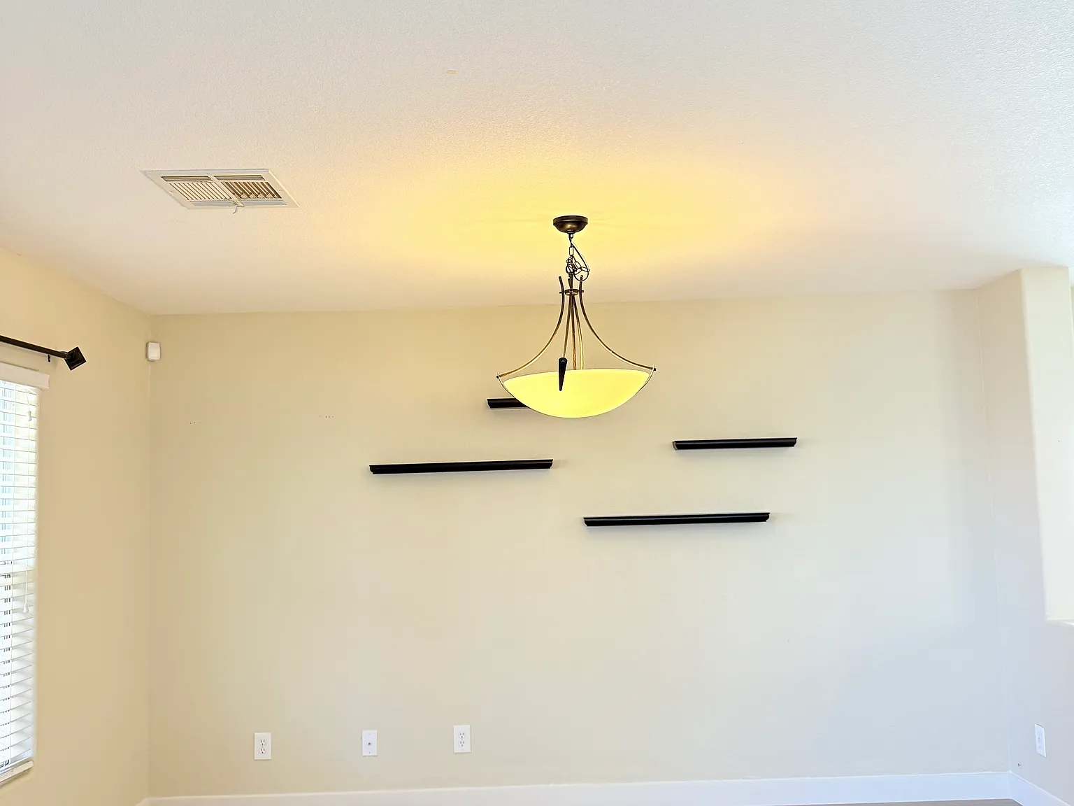 3 bed, 2.5 bath, 2034 sqft, $2,395 — Photo 3