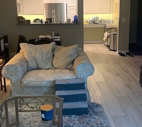 2nd image of 21650 Burbank Blvd Unit 318