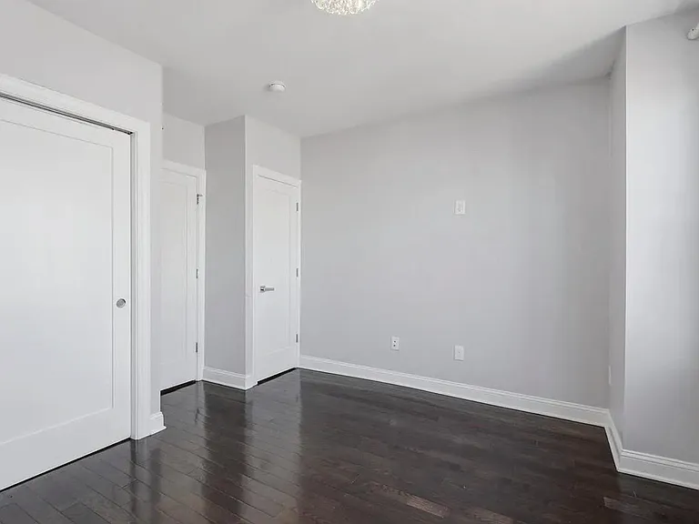 308 Roseberry St — Photo 10