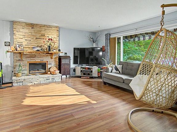 2nd image of 402 Young St
