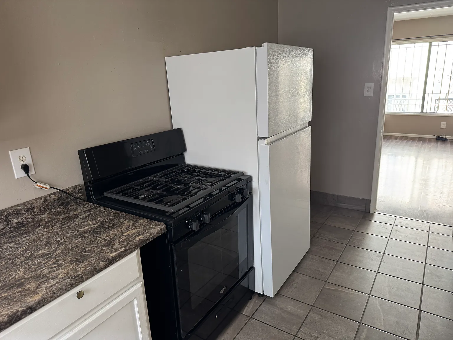 Studio, 960 sqft, $1,600 — Photo 3
