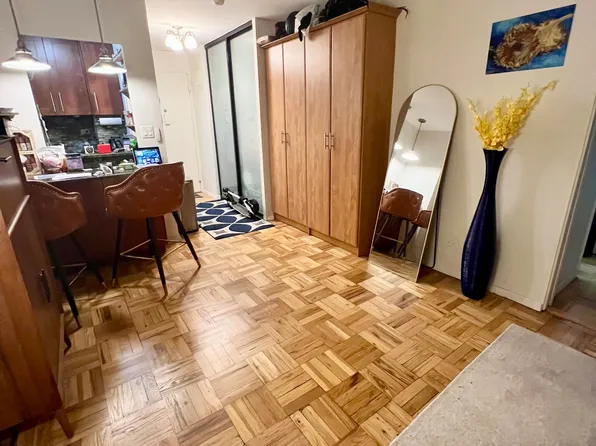 301 East 22nd Street image 5 of 11