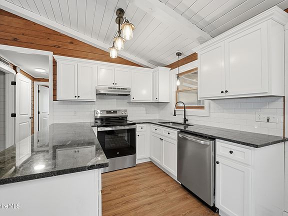 3rd image of 859 Moberg Rd