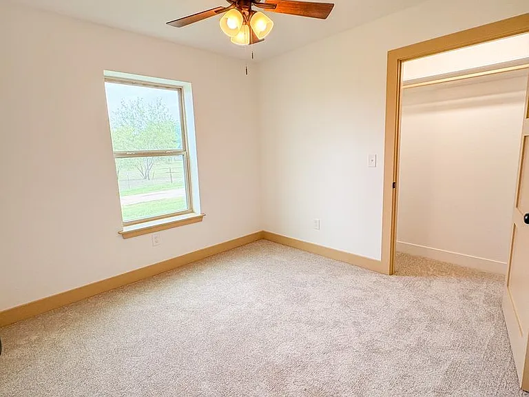 1105 E Navarro Ave — Photo 10