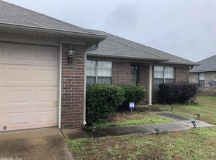 1435 Huebner St, Conway, AR 72032