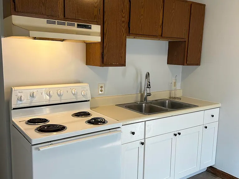 442 Race 2nd Floor Apt St — Photo 12