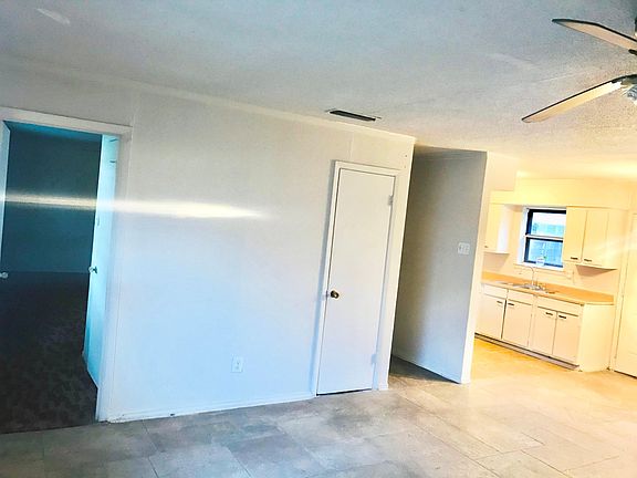 3rd image of 1420 Melanie Ln