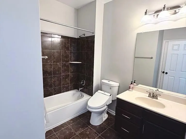 bathroom 3 upstairs