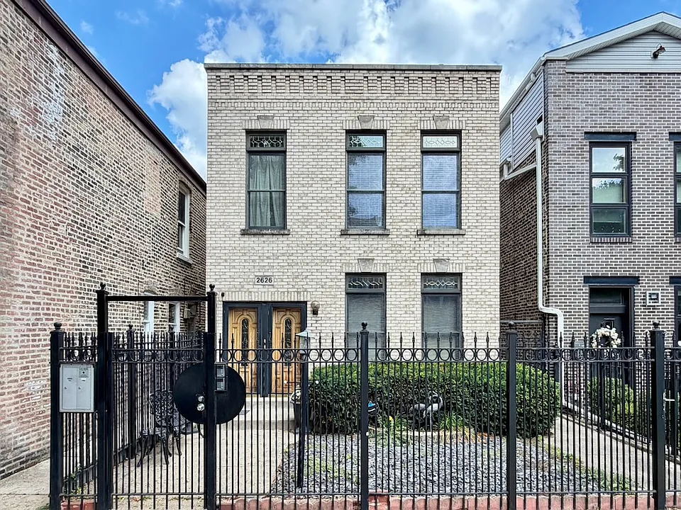 2626 W Superior St #3