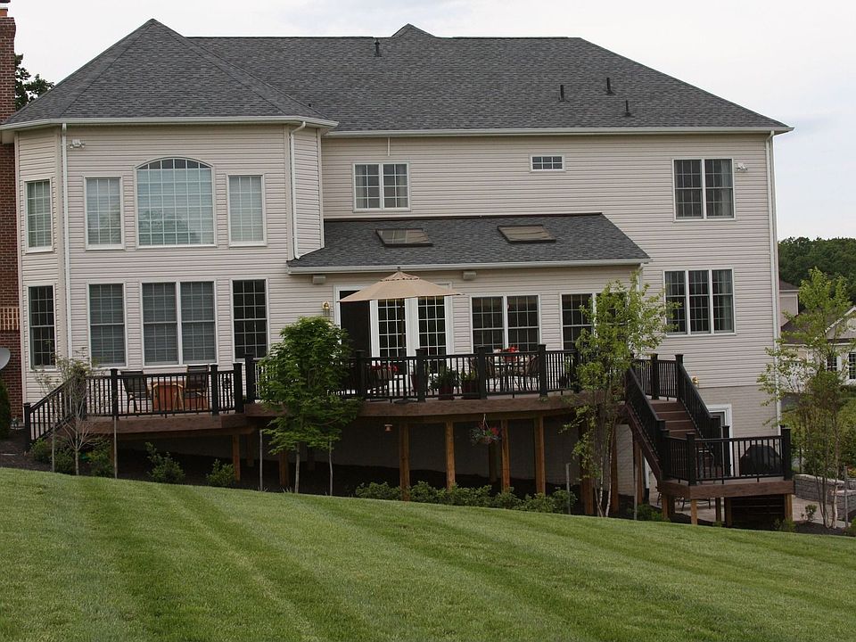 House with new Deck