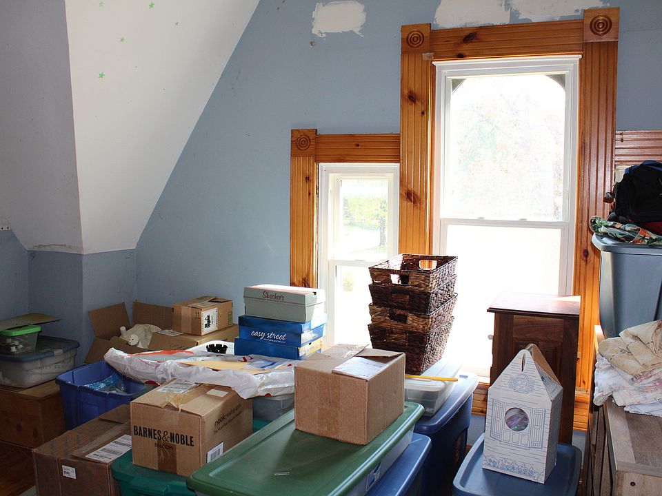 25th image of 304 S Maple St
