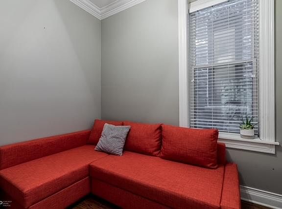 4th image of 1111 N Winchester Ave APT 1F