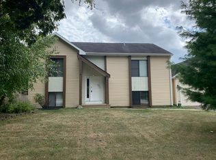 2451 Blue Spruce Ln, Aurora, IL 60502